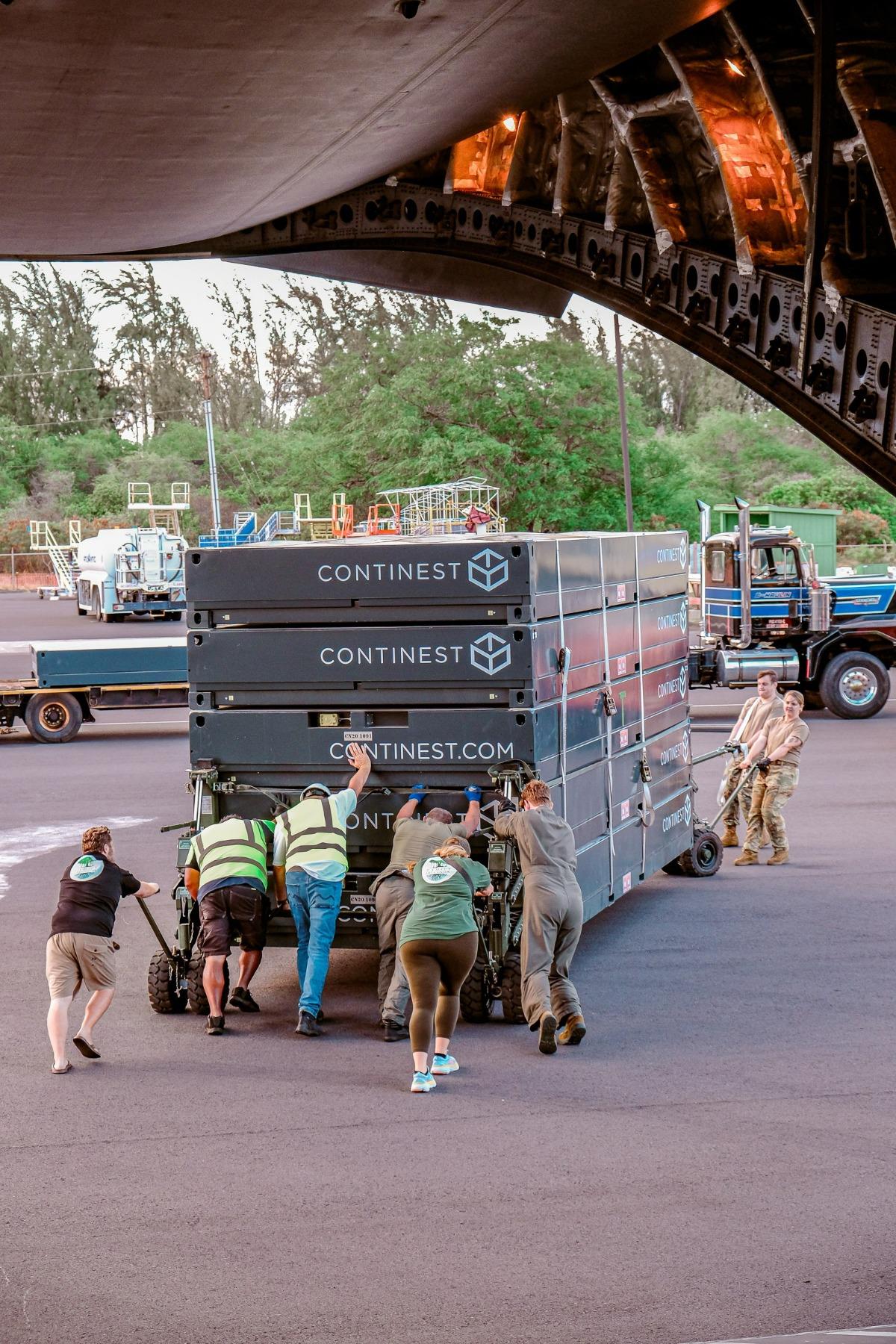 Moving 34.5 tonnes was a team effort in Maui.